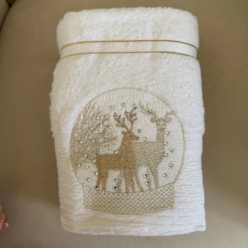 NWOT Set Of 2 White Gold Embroidered Hand Towel Deer Design Home Bath Decor Soft